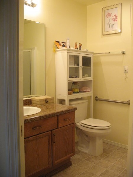 Bathroom layout of independent living cottage for seniors.