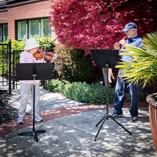 two resident musicans playing violins
