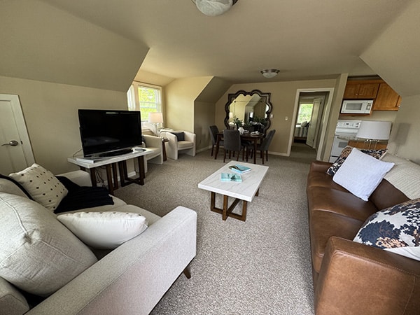 Welcoming Comfort: Guest Cottage Accommodations at Franke Tobey Jones [post thumbnail]