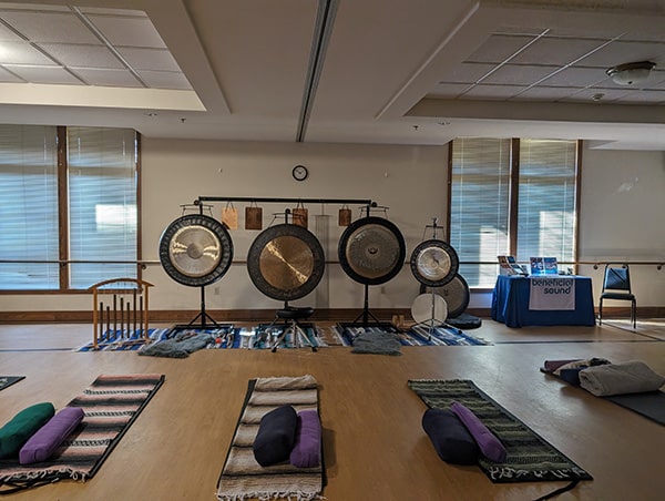 Gong meditation room